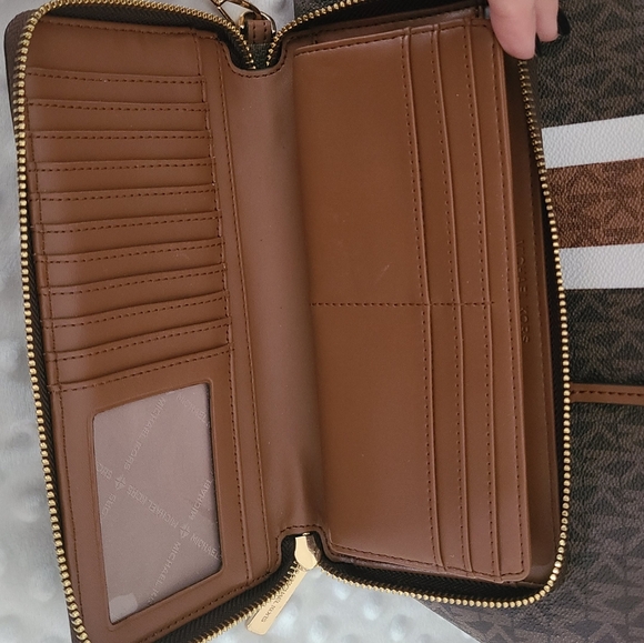 Michael Kors Acorn Stripe Carryall Tote SET (Medium) - Picture 3 of 4